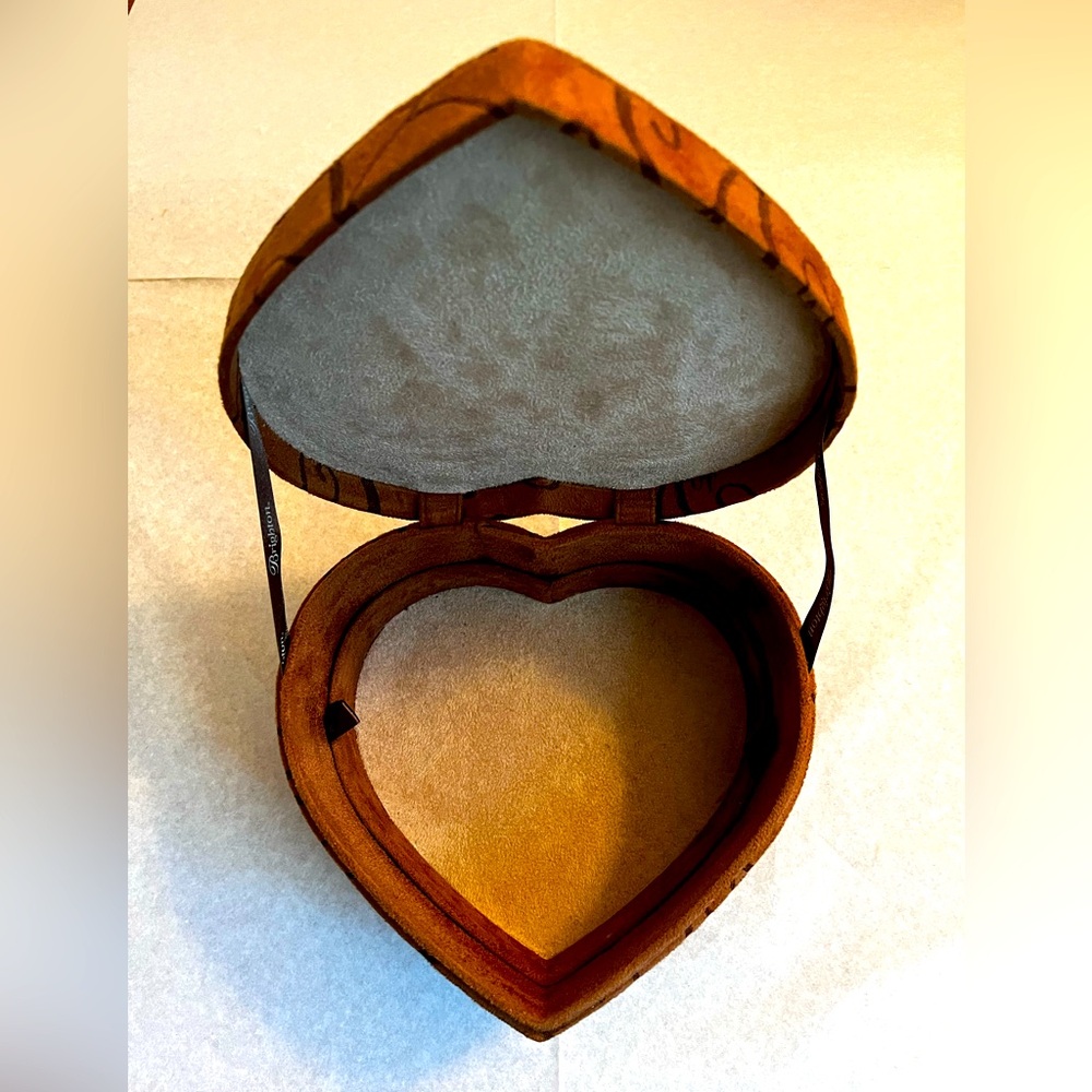 Brighton FILL YOUR HEART  Suede 7" Heart Shaped Jewelry Box/Organizer - Picture 3 of 13